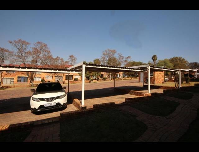 2 BEDROOM TOWNHOUSE FOR SALE IN BUCCLEUCH